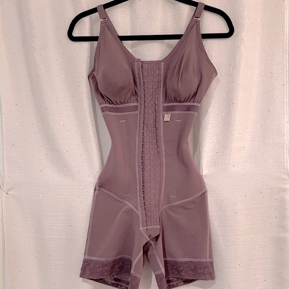 Tributo Custom Faja - XS torso M hip/butt C-D cup - Picture 1 of 6